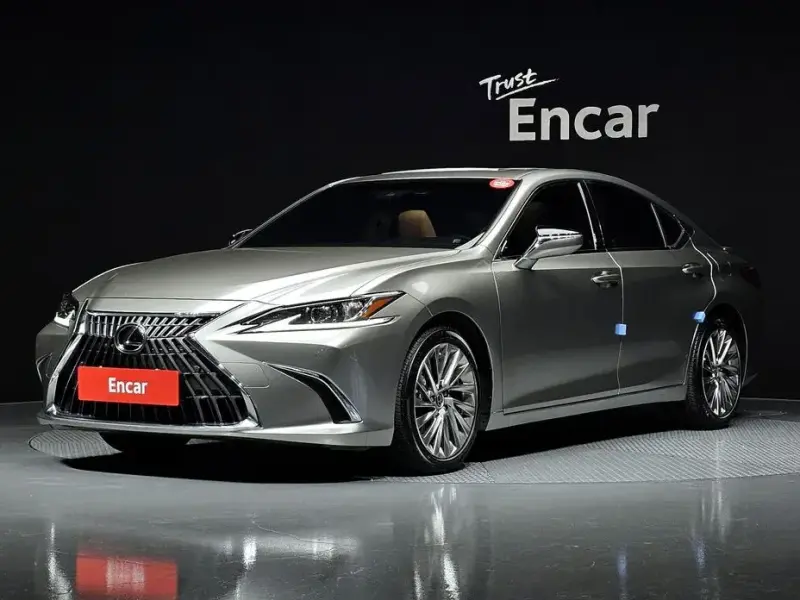 2023 Lexus ES с пробегом 22 564 км