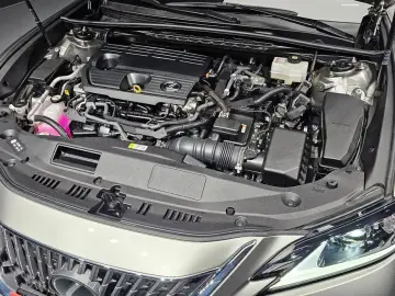 2023 Lexus ES с пробегом 22 564 км