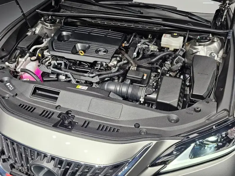 2023 Lexus ES с пробегом 22 564 км