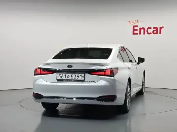 2024 Lexus ES с пробегом 37 267 км