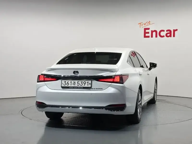 2024 Lexus ES с пробегом 37 267 км