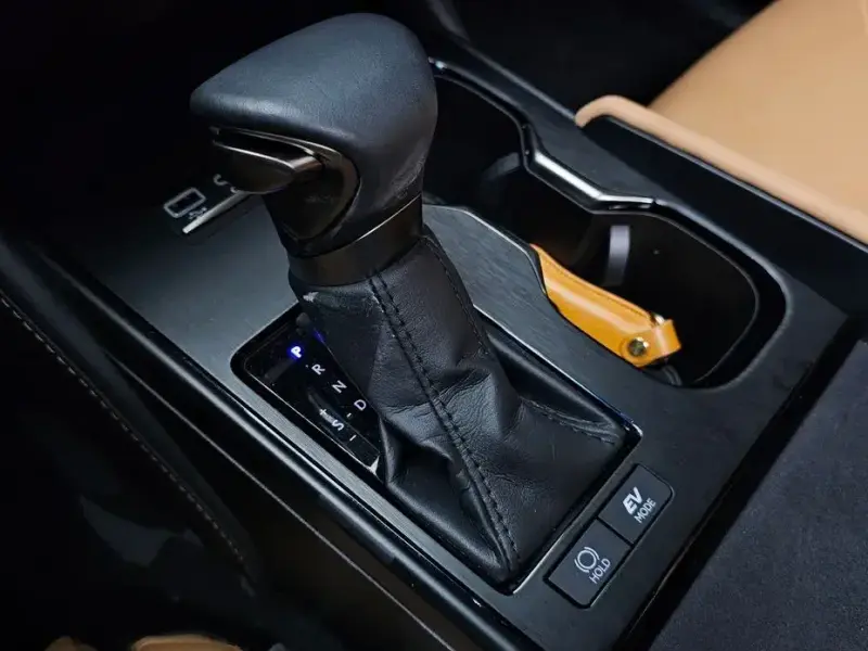 2023 Lexus ES с пробегом 22 564 км
