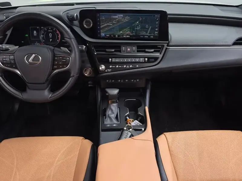 2024 Lexus ES с пробегом 37 267 км