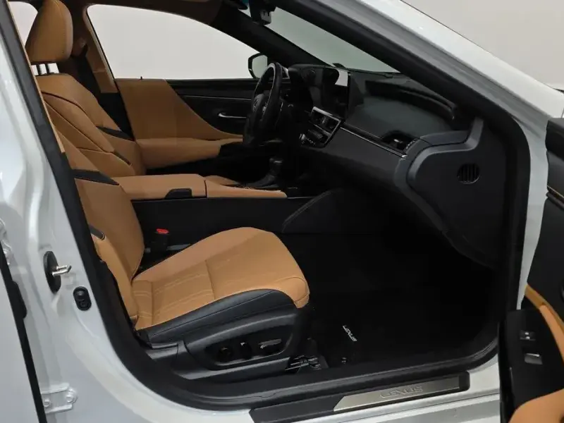 2024 Lexus ES с пробегом 37 267 км