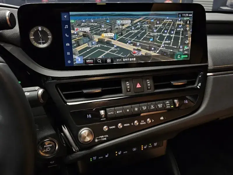 2023 Lexus ES с пробегом 22 564 км