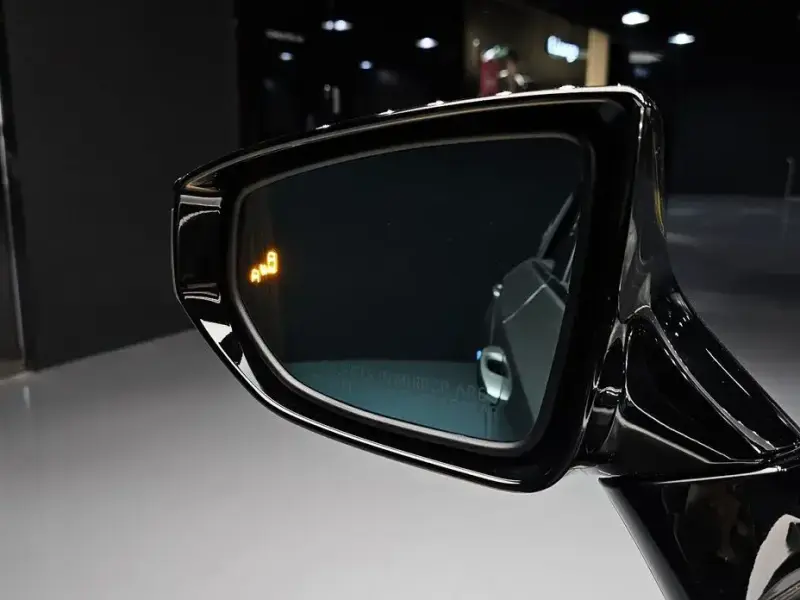 2023 Lexus ES с пробегом 22 564 км
