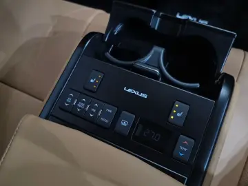2024 Lexus ES с пробегом 37 267 км