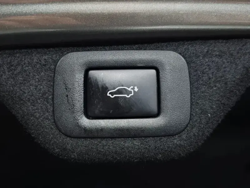 2023 Lexus ES с пробегом 22 564 км
