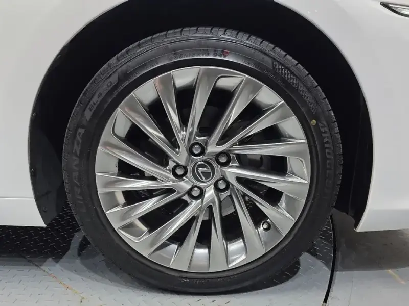2024 Lexus ES с пробегом 37 267 км