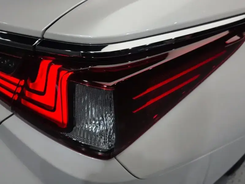 2024 Lexus ES с пробегом 37 267 км