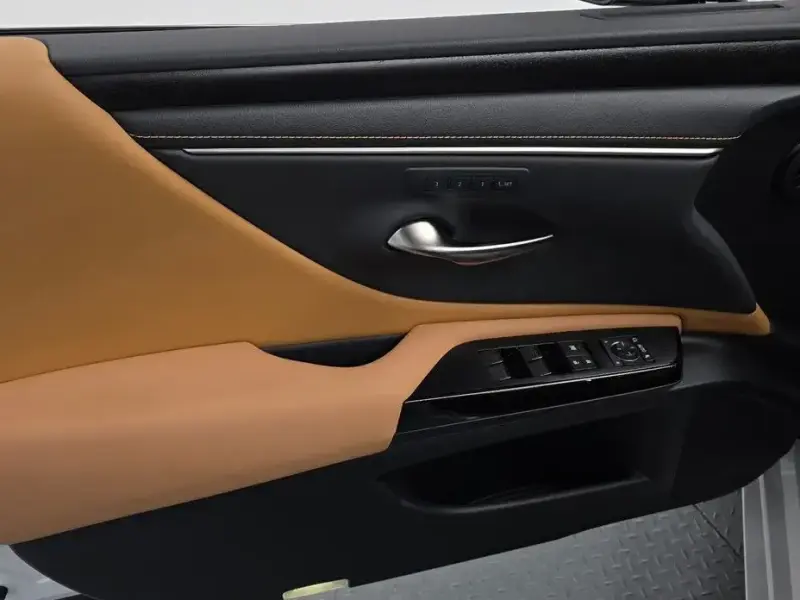 2024 Lexus ES с пробегом 37 267 км