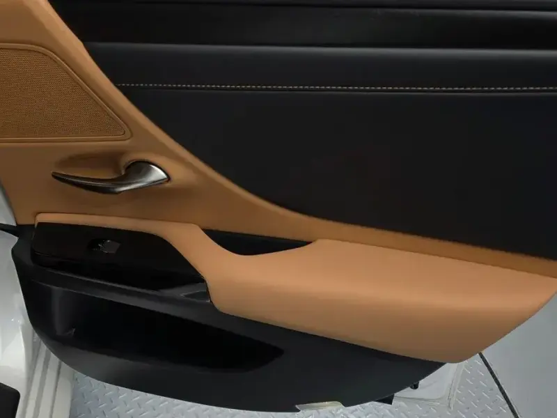 2024 Lexus ES с пробегом 37 267 км