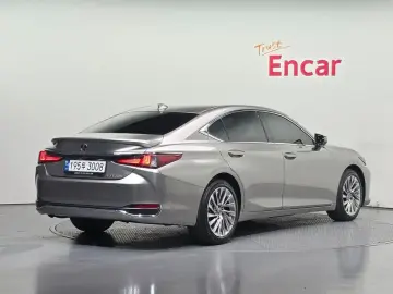 2023 Lexus ES с пробегом 43 564 км