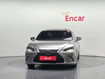 2023 Lexus ES с пробегом 43 564 км