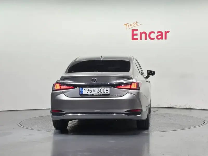 2023 Lexus ES с пробегом 43 564 км