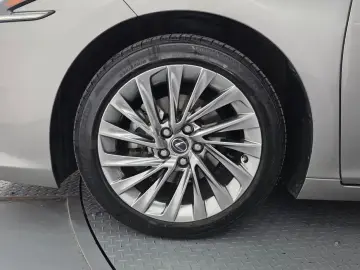2023 Lexus ES с пробегом 43 564 км