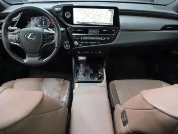 2023 Lexus ES с пробегом 43 564 км