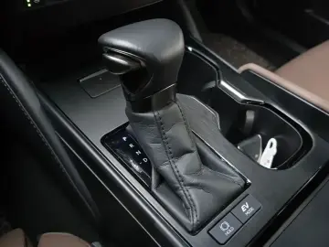 2023 Lexus ES с пробегом 43 564 км