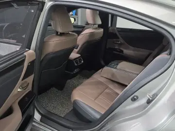 2023 Lexus ES с пробегом 43 564 км