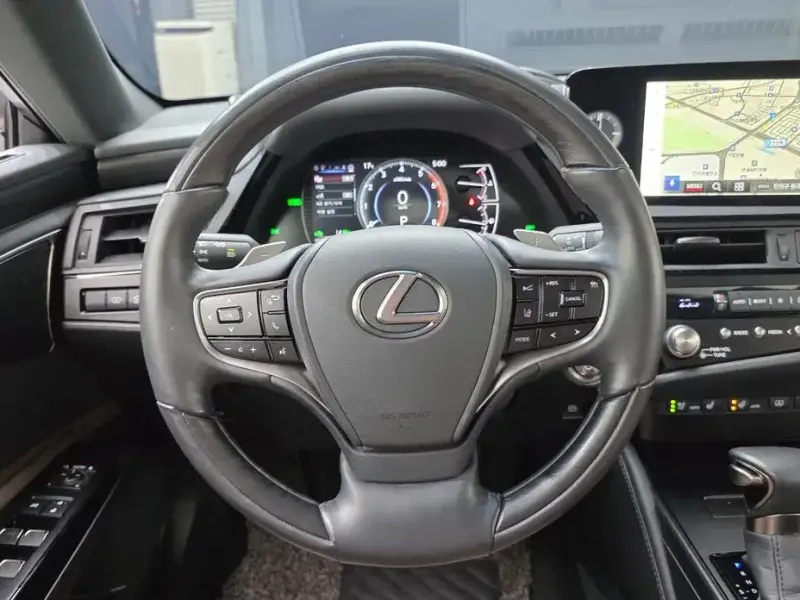 2023 Lexus ES с пробегом 43 564 км
