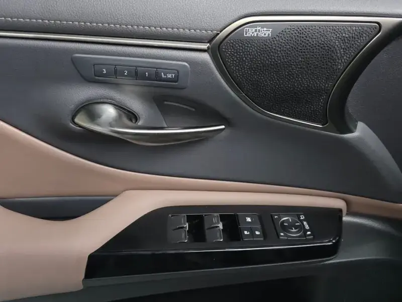 2023 Lexus ES с пробегом 43 564 км