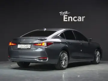 2024 Lexus ES с пробегом 42 751 км