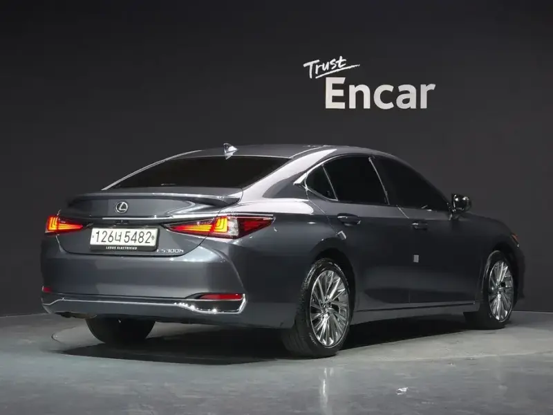 2024 Lexus ES с пробегом 42 751 км