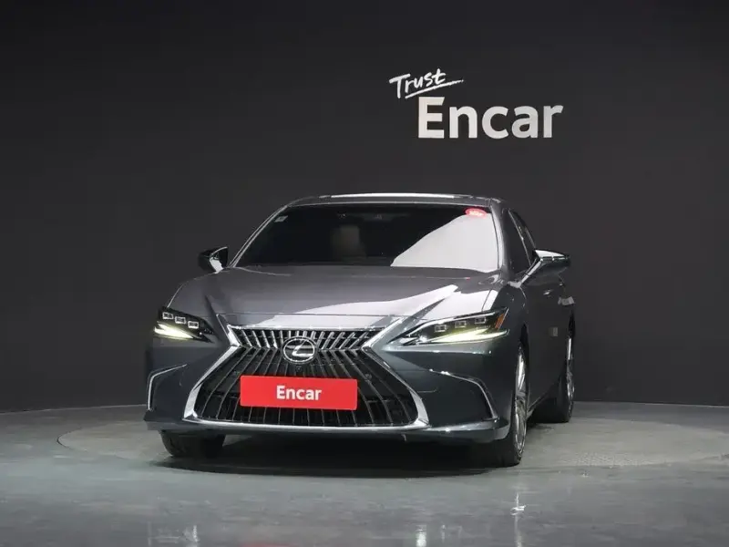 2024 Lexus ES с пробегом 42 751 км