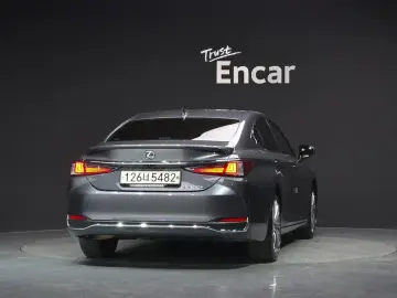 2024 Lexus ES с пробегом 42 751 км