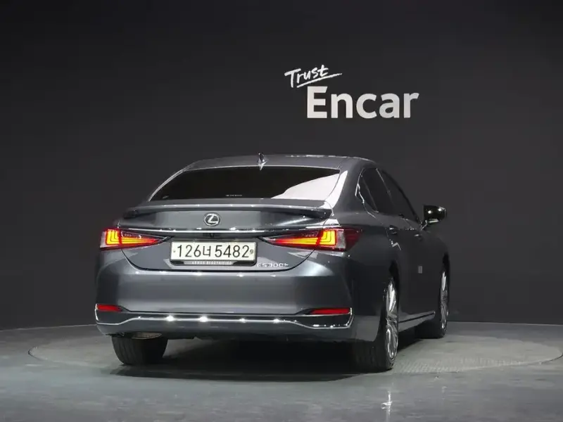 2024 Lexus ES с пробегом 42 751 км