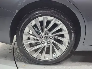 2024 Lexus ES с пробегом 42 751 км