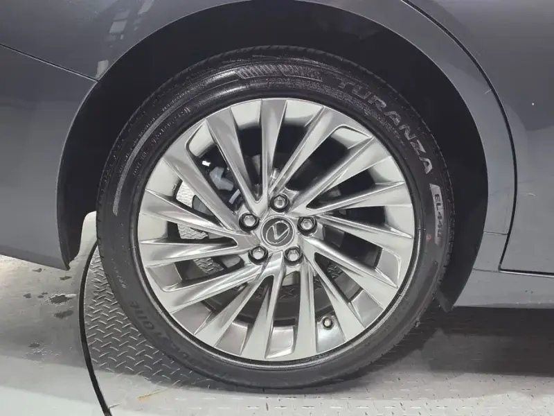 2024 Lexus ES с пробегом 42 751 км