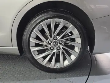 2023 Lexus ES с пробегом 43 564 км