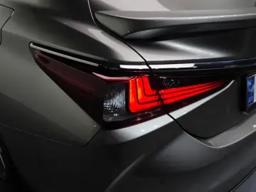 2023 Lexus ES с пробегом 43 564 км