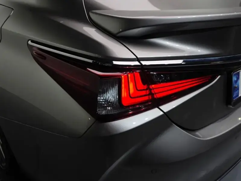 2023 Lexus ES с пробегом 43 564 км