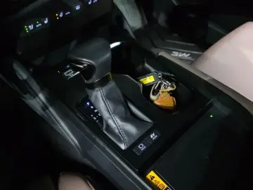2024 Lexus ES с пробегом 42 751 км