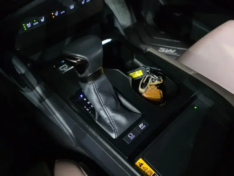 2024 Lexus ES с пробегом 42 751 км