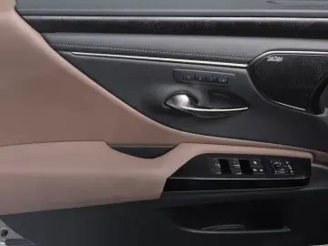 2023 Lexus ES с пробегом 43 564 км