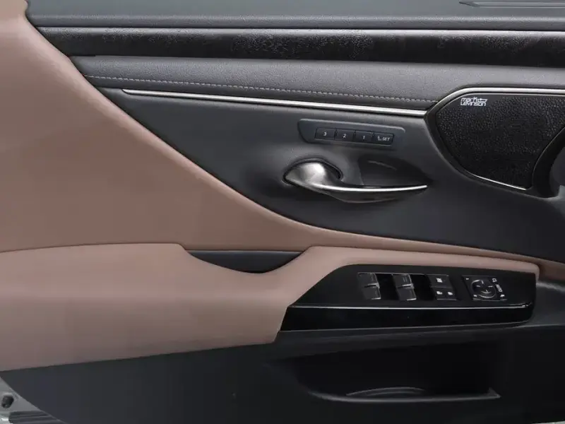 2023 Lexus ES с пробегом 43 564 км