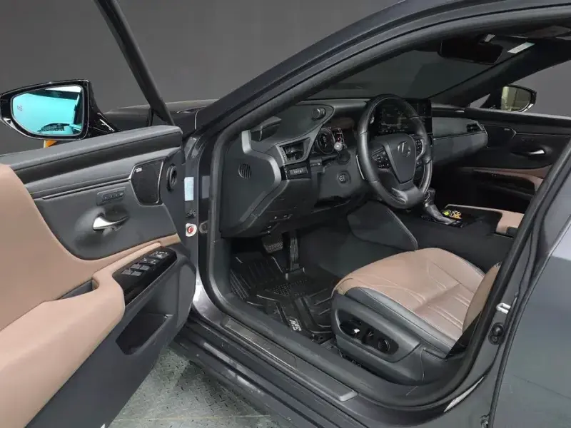 2024 Lexus ES с пробегом 42 751 км