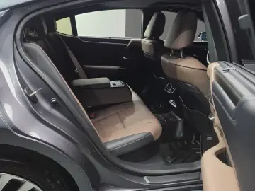 2024 Lexus ES с пробегом 42 751 км