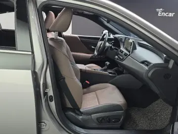 2023 Lexus ES с пробегом 43 564 км
