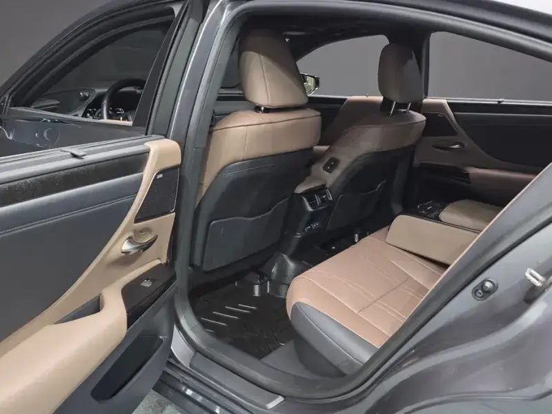 2024 Lexus ES с пробегом 42 751 км