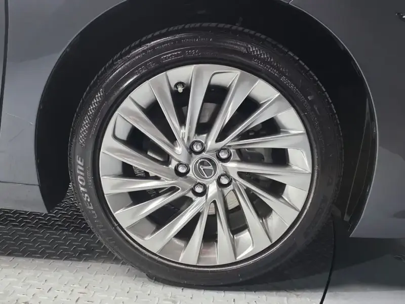 2024 Lexus ES с пробегом 42 751 км