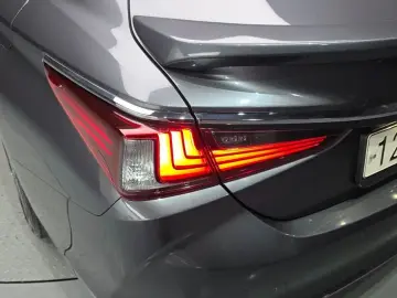 2024 Lexus ES с пробегом 42 751 км