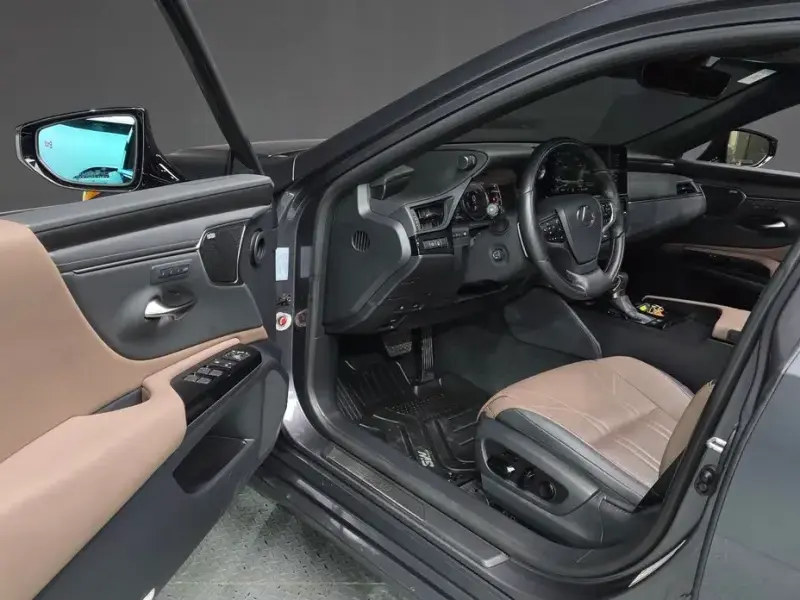 2024 Lexus ES с пробегом 42 751 км
