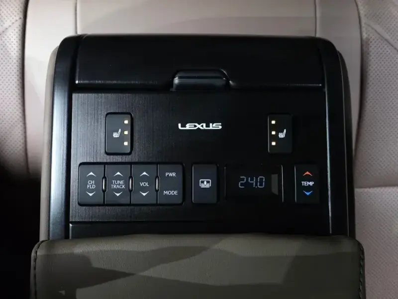 2024 Lexus ES с пробегом 42 751 км
