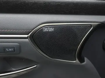 2024 Lexus ES с пробегом 42 751 км
