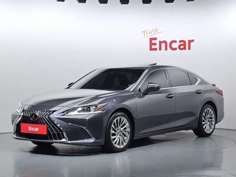 2022 Lexus ES с пробегом 127 883 км