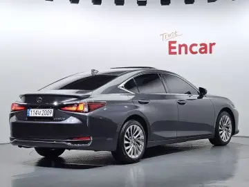 2022 Lexus ES с пробегом 127 883 км